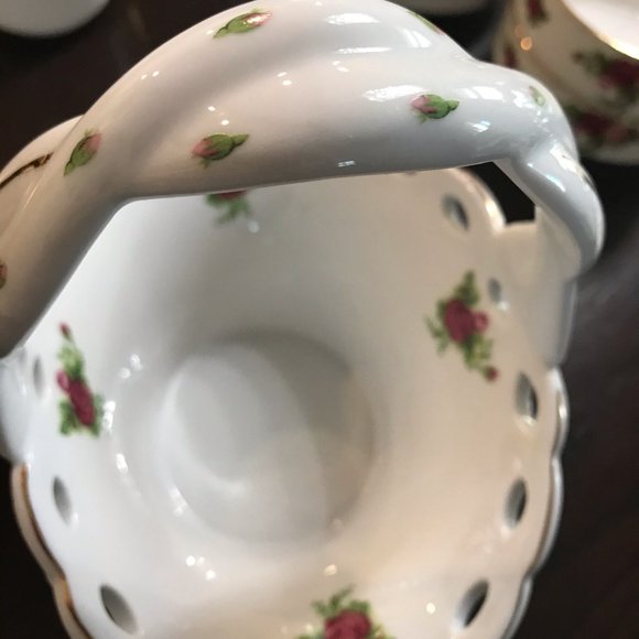ROYAL ALBERT OLD COUNTRY ROSE BASKET - Picture 6 of 6